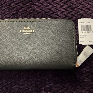 NWT-COACH-Black Pebble Leather Long Zippered Waller